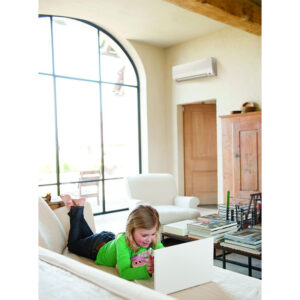 Daikin Comfora: Veelzijdige, stijlvolle airco voor diverse klimaten. Perfect voor kleine ruimtes, energie-efficiënt met inverter-technologie.