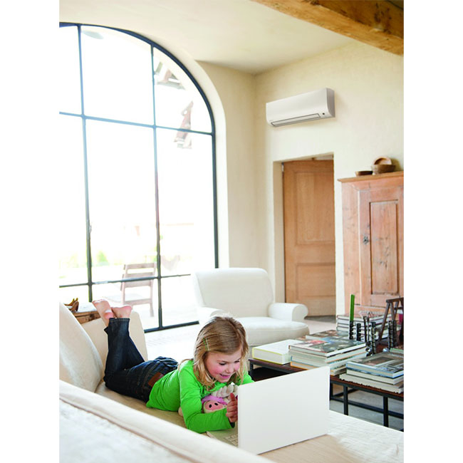 Daikin Comfora: Veelzijdige, stijlvolle airco voor diverse klimaten. Perfect voor kleine ruimtes, energie-efficiënt met inverter-technologie.