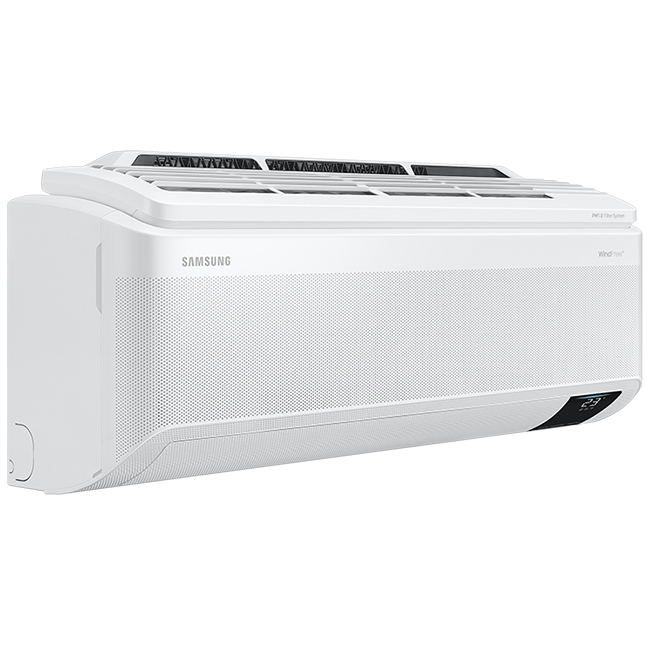 Witte Samsung Windfree Pure op zwarte achtergrond: Stil, energiezuinig met gelijkmatige luchtstroom. Auto-modus, slaapmodus, timer voor optimaal comfort.