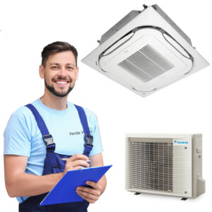 Verda Vento airco technieker met een schrijfblok die staat naast een Daikin airco buitentoestel en plafondmodel